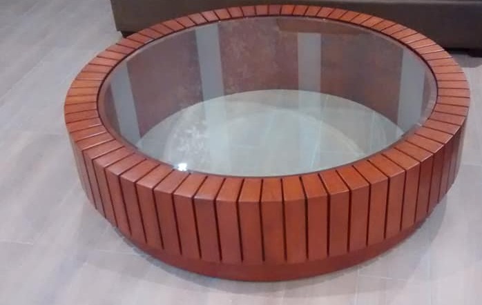 Mesa de sala con tapa de cristal 