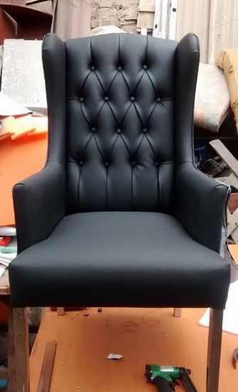 Silla para sala de cuero PERÚ