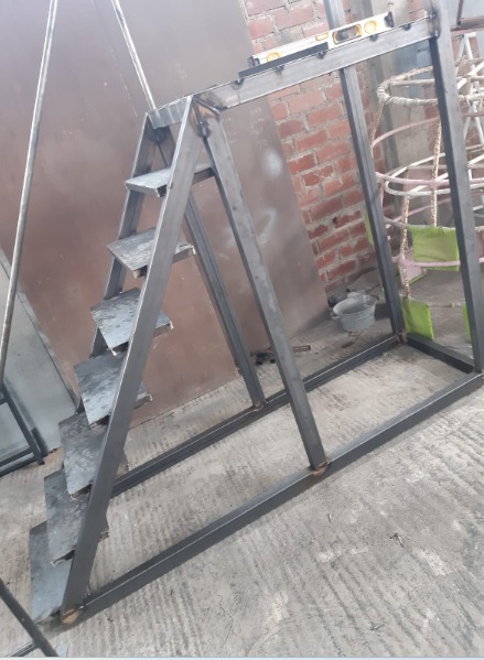 Gradas pequeñas de metal PERÚ 