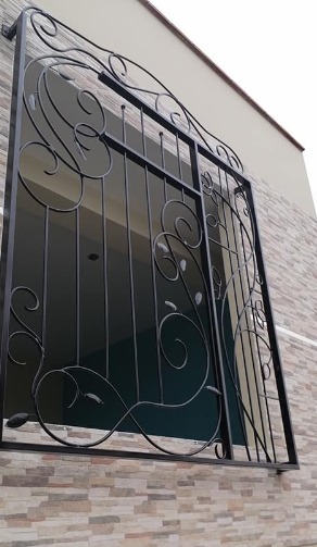 Cubre ventana metalico con diseño PERÚ 