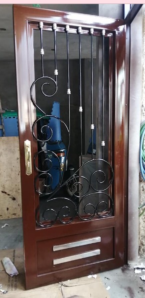 Puerta pequeña de hierro PERÚ 