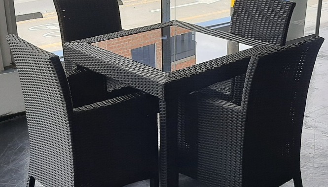 Comedor pequeño de mimbre PERÚ 