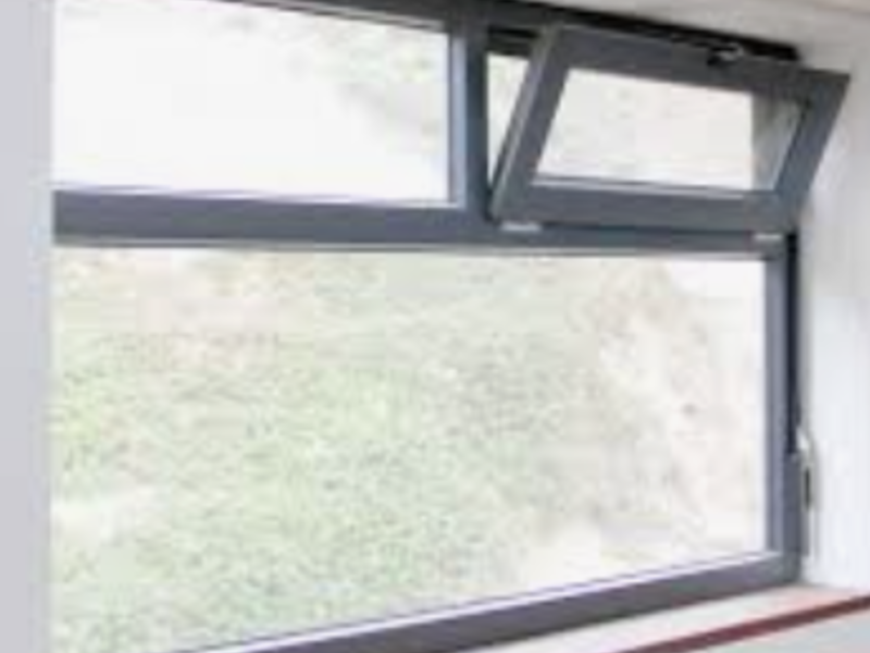 Ventana proyectante Perú