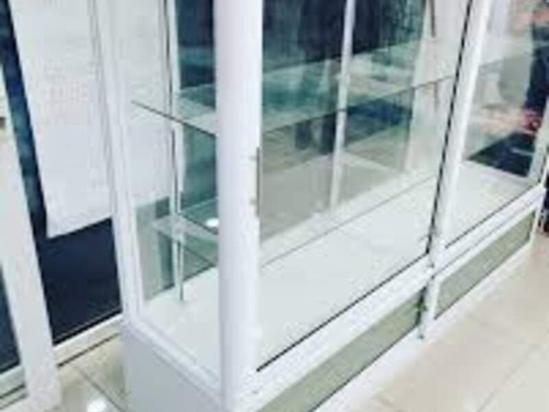 Vitrina exhibidora de aluminio Perú