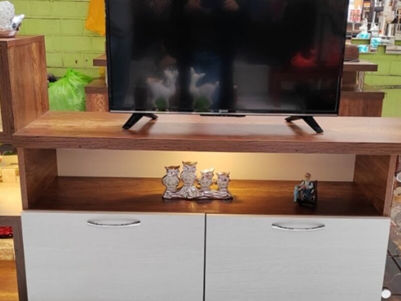 mesa para sala de televisión