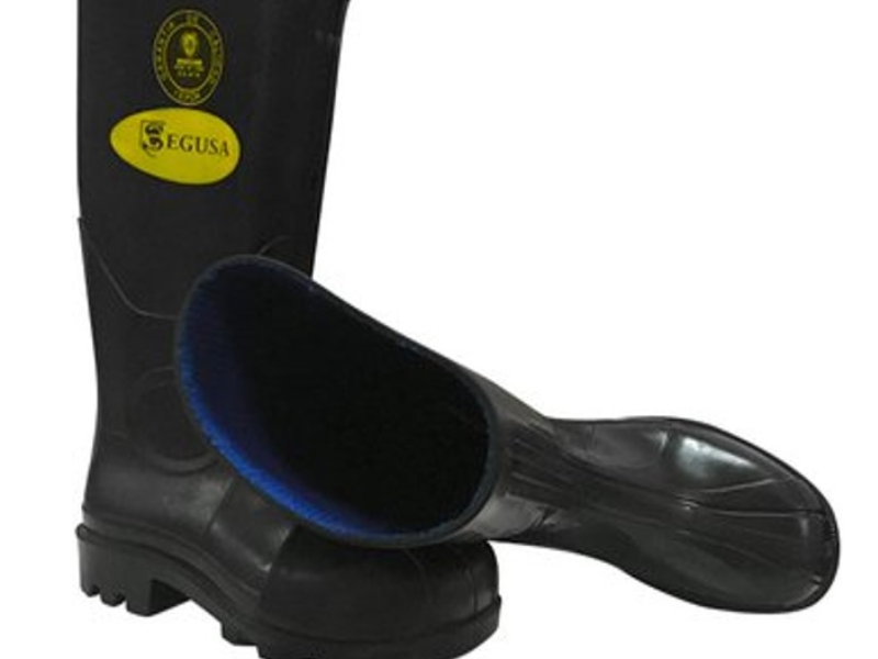 BOTA DE CAUCHO CON PUNTA DE ACERO EN LIMA