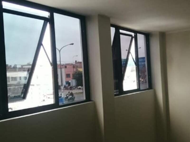 ventana proyectante