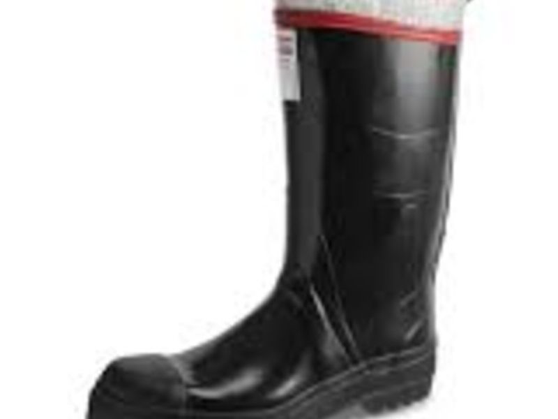 BOTA DE CAUCHO CON PUNTA DE ACERO EN LIMA