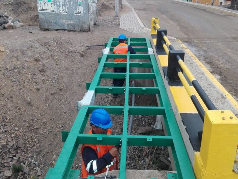 Montaje puente peatonal en Lima