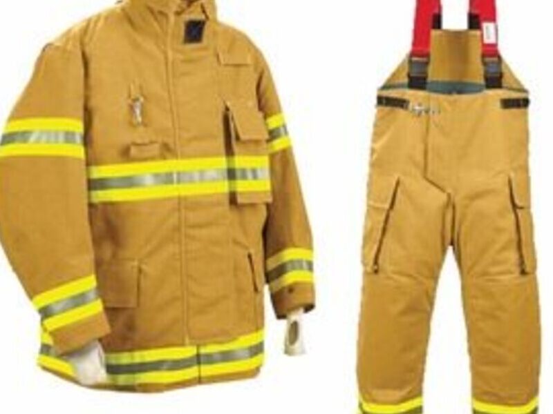 Uniformes de bomberos en La Victoria