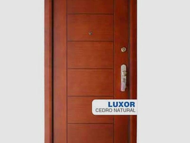 Puerta reforzada luxor cedro natural 