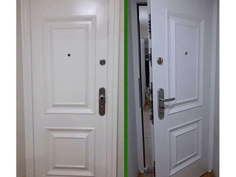 Puerta de seguridad modelo Sapa Light color blanco Perú