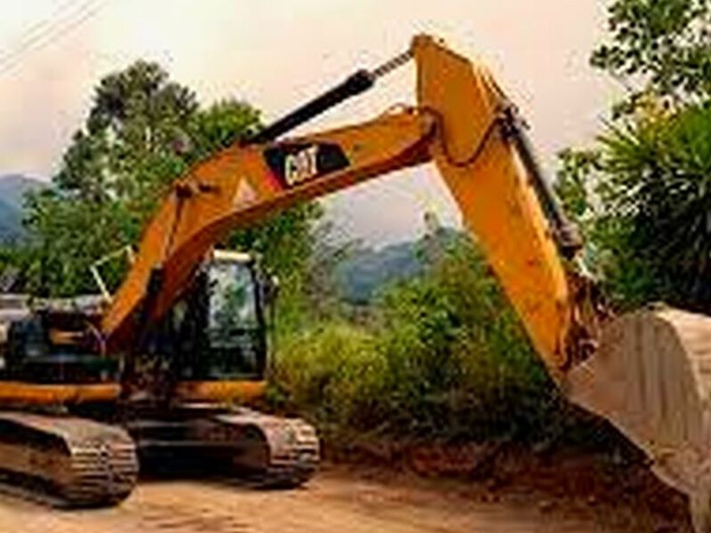 EXCAVADORA SOBRE ORUGAS HYUNDAI HX225S Perú