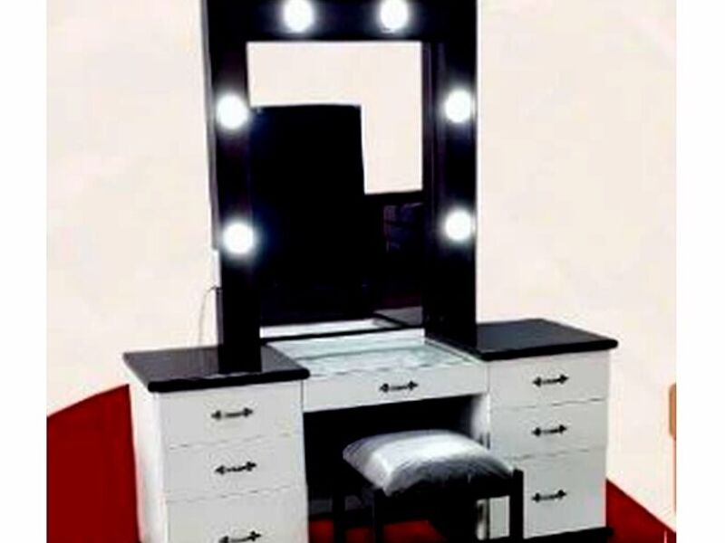 Comoda Toilete Luces LED Peru