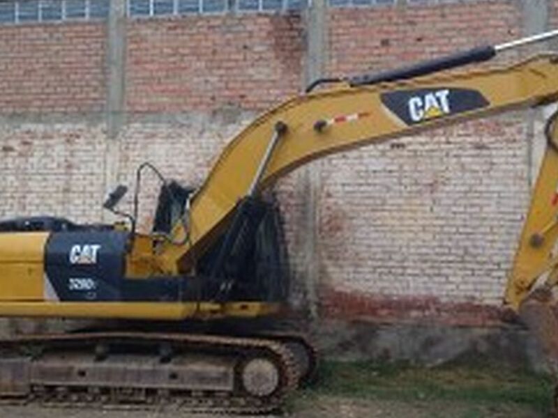 Excavadora CATERPILLAR 320 lima