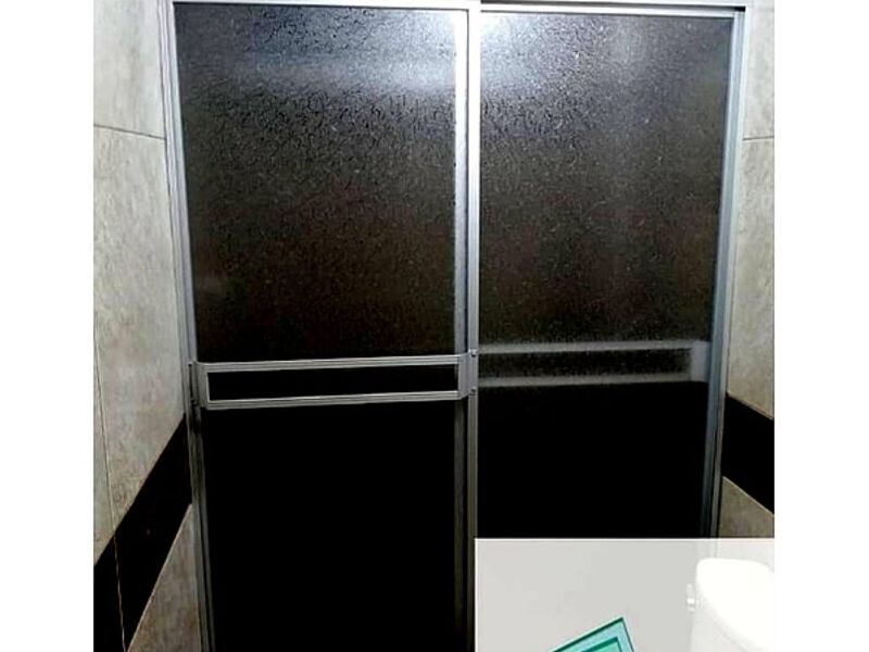 Puerta Corrediza Baños Peru