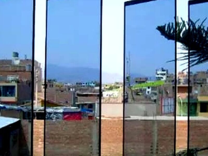 Ventana Pivotante Peru
