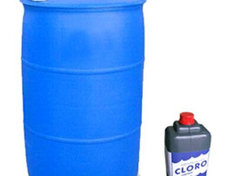 TANQUE AZUL DE CLORO LIQUIDO
