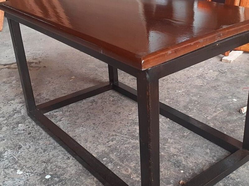 Mesa madera/metal Perú