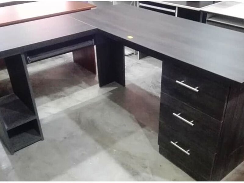 Escritorio negro Perú