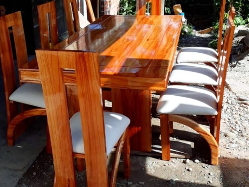 Mesa comedor sillas blancas Perú 