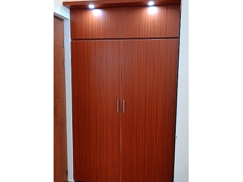 Closet madera oscura grande Perú 