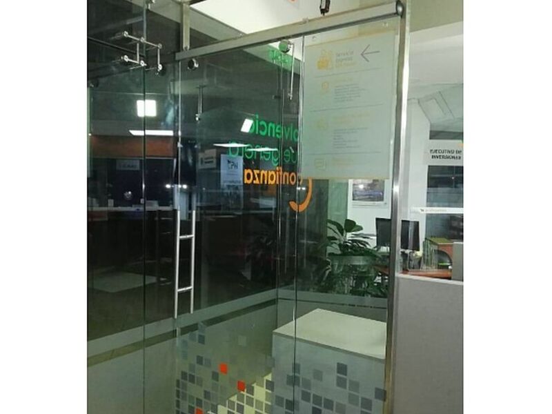 Puerta Batiente Vidrio Templado Lima